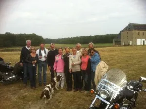 Groupe de bikers en visite au château de Bourgon le 4 juin 2011