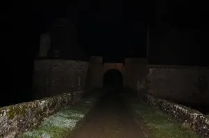 La nuit et le silence sont à nous...